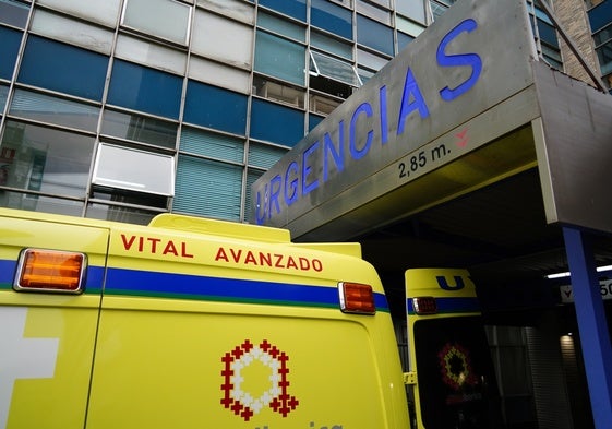 Personal sanitario de Sacyl han acudido al lugar para atender a los afectados.