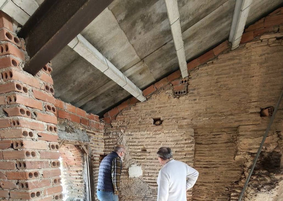 Imagen secundaria 1 - Preocupación por el avanzado deterioro de la cubierta del campanario de Villoria