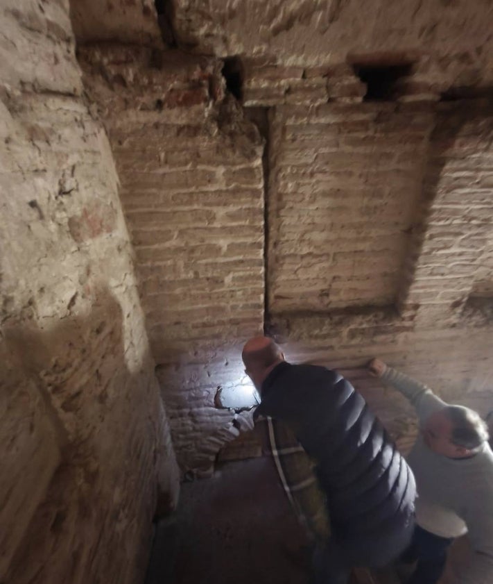 Imagen secundaria 2 - Preocupación por el avanzado deterioro de la cubierta del campanario de Villoria