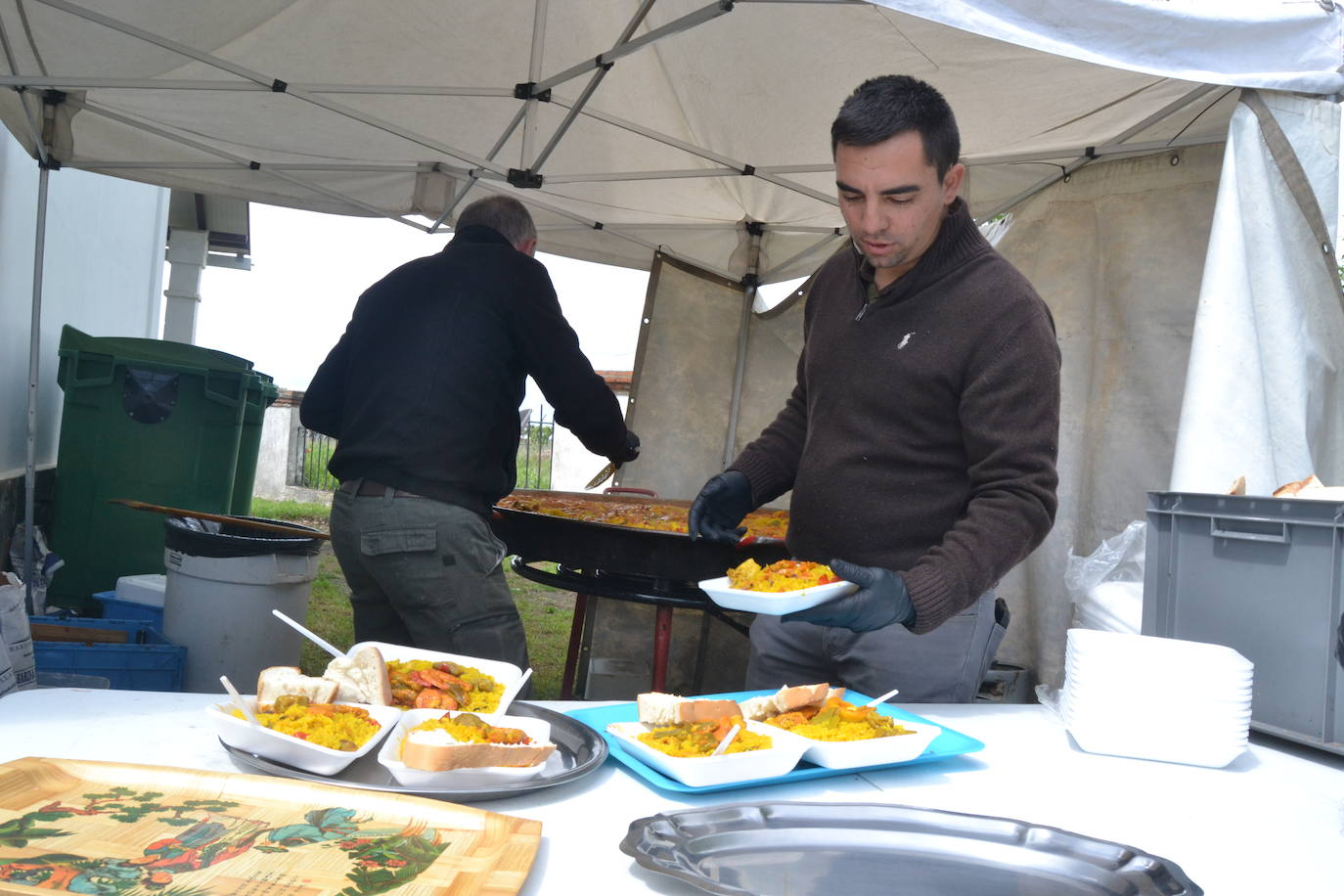 Abusejo despide a San José con una deliciosa paellada popular
