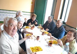 Los vecinos disfrutaron de una deliciosa paella