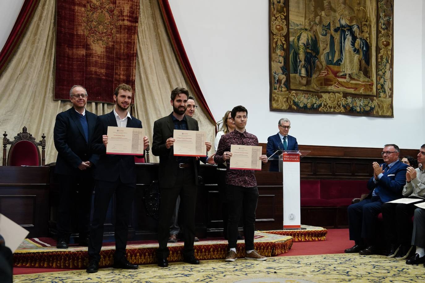 Alumnos cum laude: &quot;Son muchas noches de estudio...&quot;