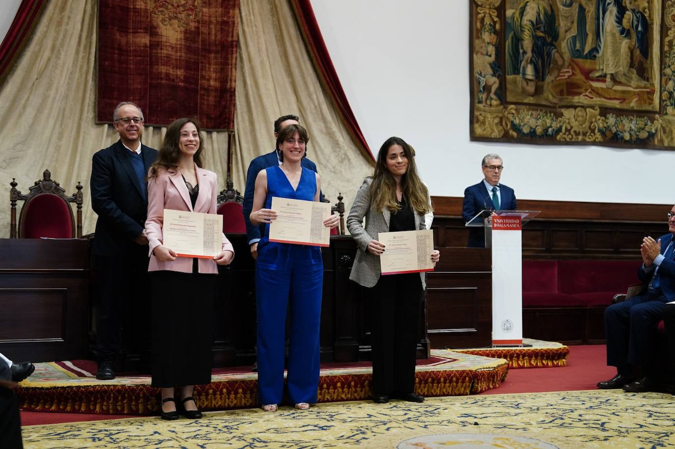 Alumnos cum laude: &quot;Son muchas noches de estudio...&quot;
