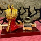 El trofeo de la Rosquilla de Oro que se pone en liza este año.