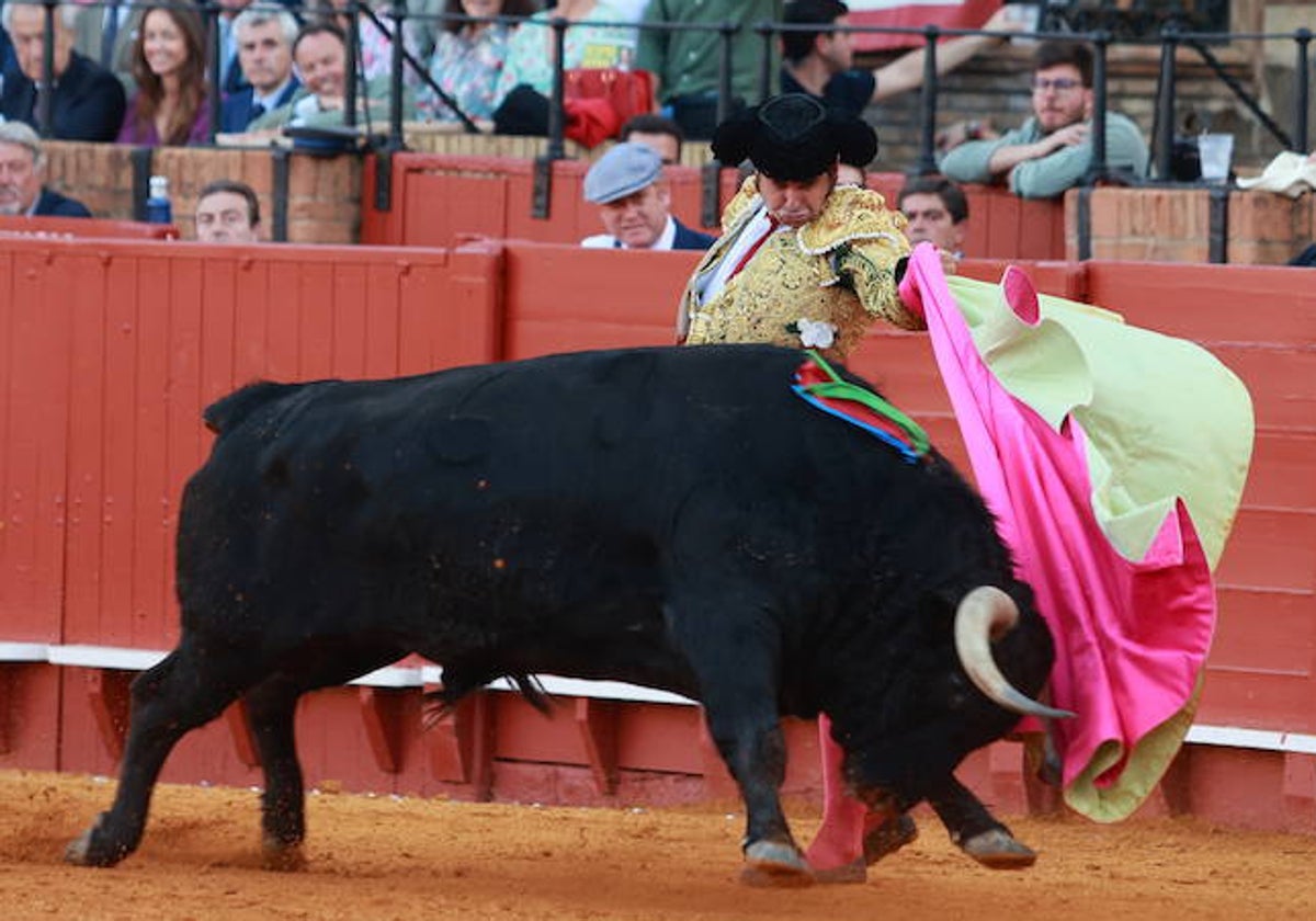 Lance a una mano de Morante de a Puebla a Bodeguero en Sevilla.