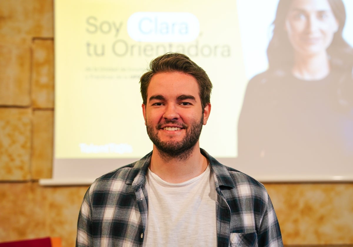 Imagen principal - Los estudiantes Juan Moreno, Alfredo Sánchez y Diego Ortiz.