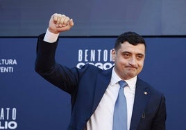 El candidato George Simion, líder de Alianza para la Unión de los Rumanos (AUR).