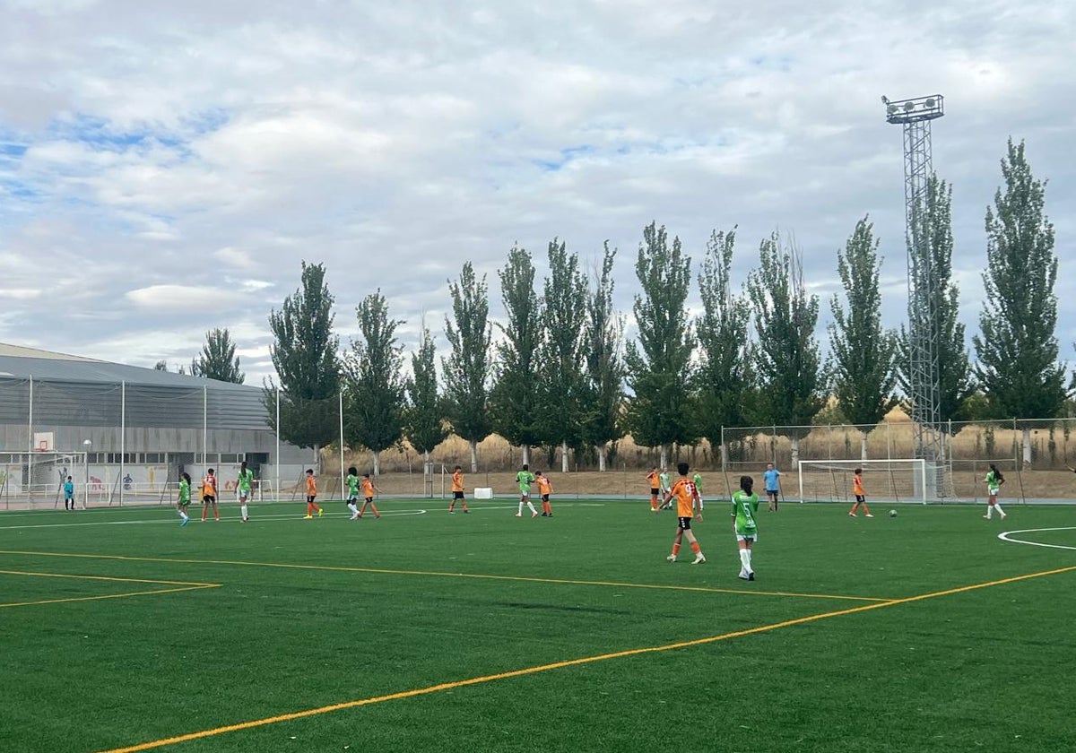 Carbajosa de la Sagrada reserva 107.000 euros para renovar la iluminación del campo de fútbol