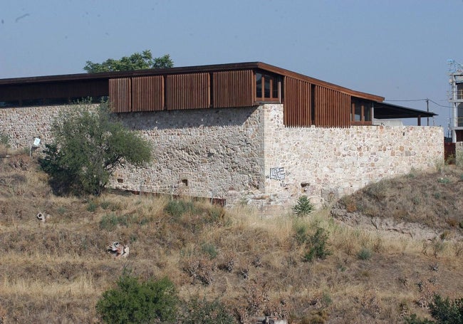 El edificio del Cerro de San Vicente, que se ha convertido finalmente en museo.