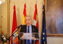 Luis Alberto de Cuenca preside el jurado de los Premios Ciudad de Salamanca de Novela.