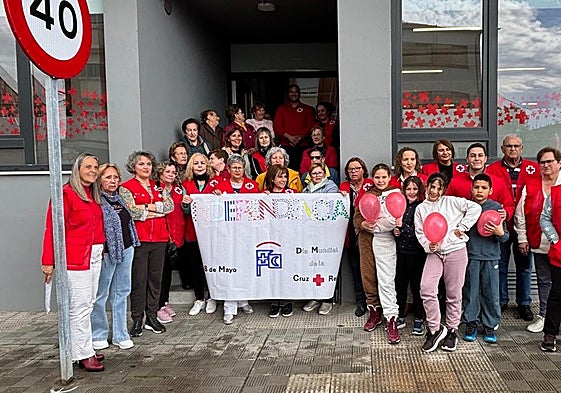 Foto de familia de Cruz Roja en Peñaranda.