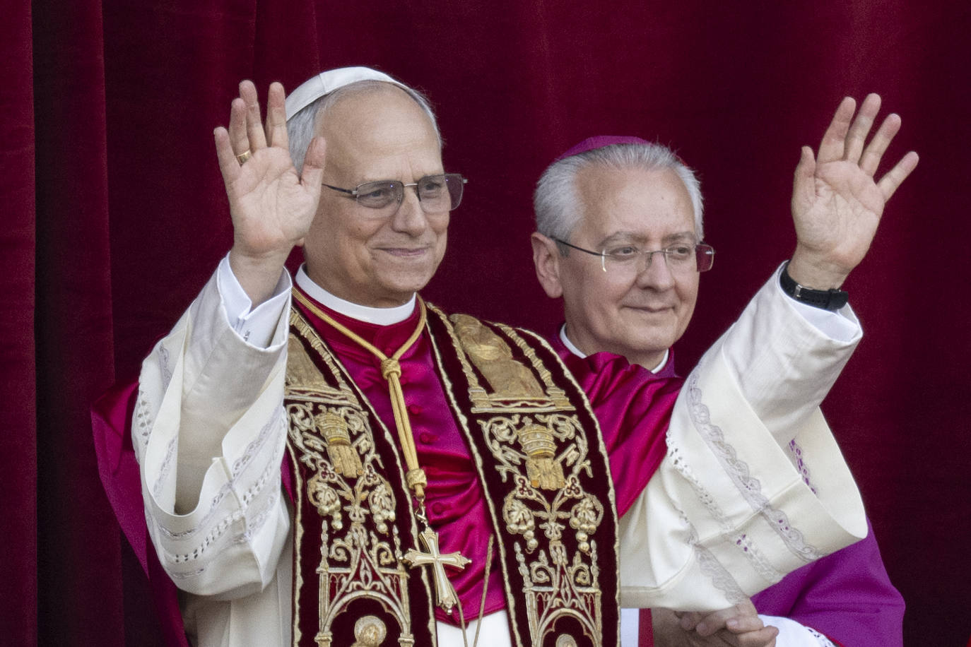Las primeras imágenes de León XIV como papa