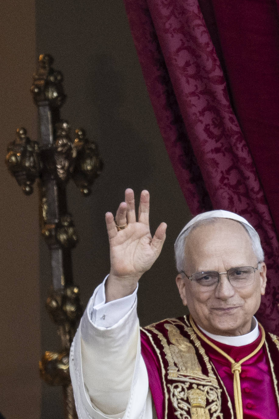 Las primeras imágenes de León XIV como papa