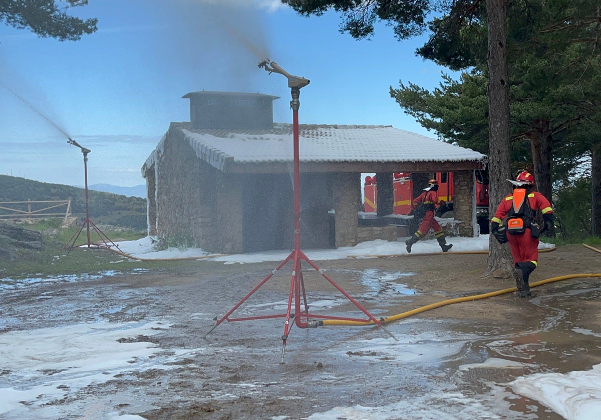 La UME se forma en Candelario para la lucha contra los incendios forestales