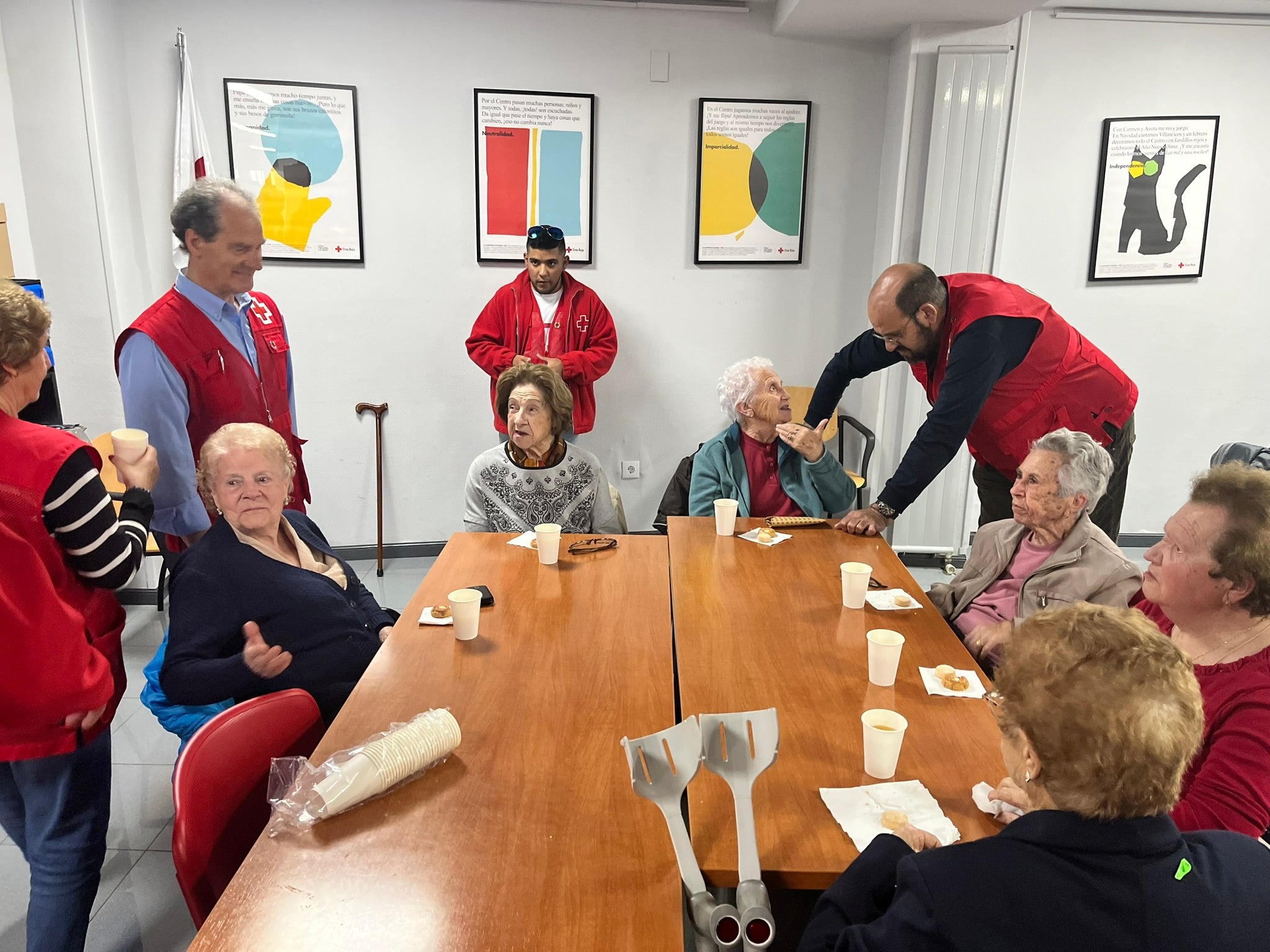 Béjar celebra el día de la Cruz Roja con una merienda para mayores y pequeños