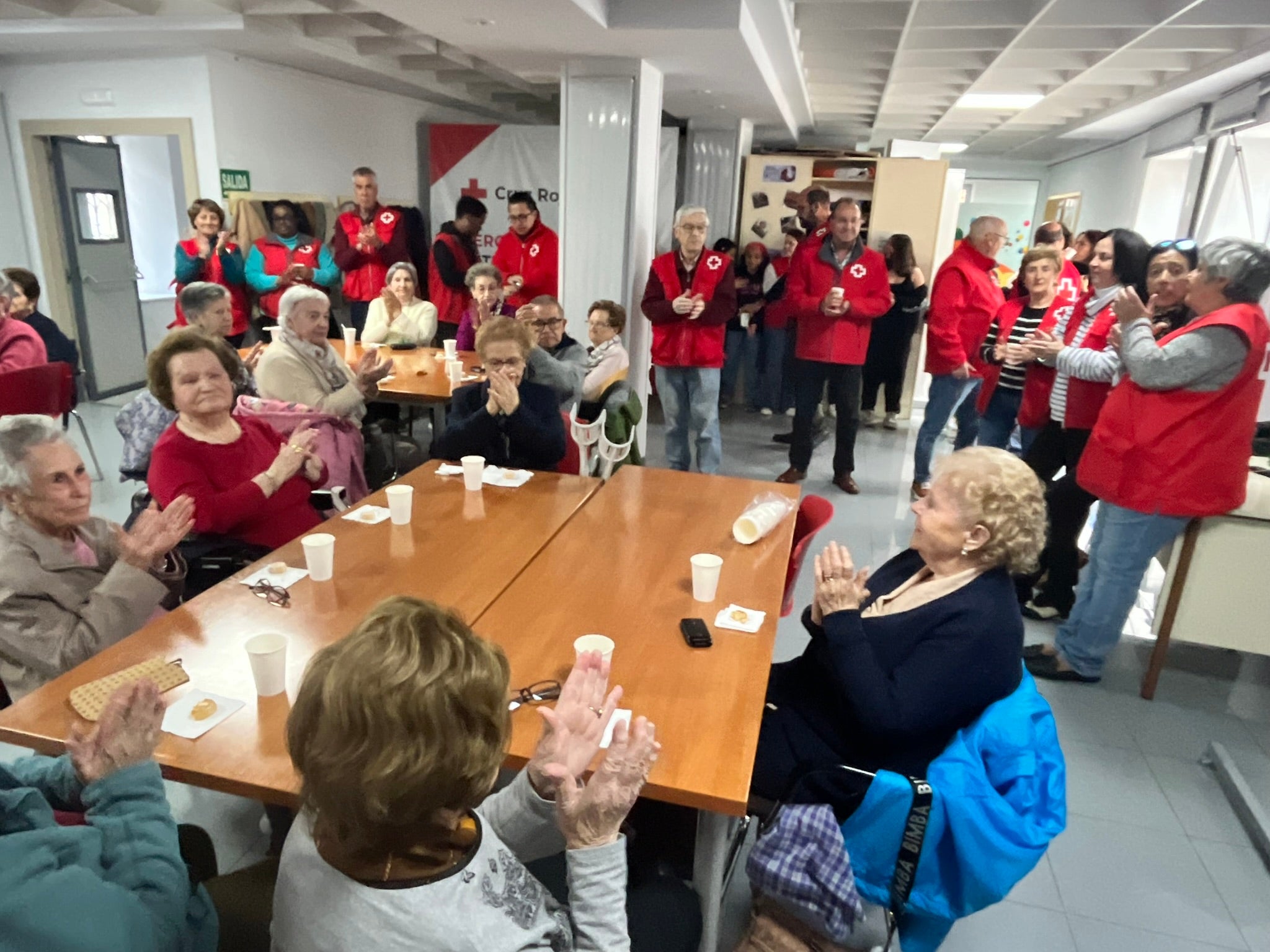 Béjar celebra el día de la Cruz Roja con una merienda para mayores y pequeños
