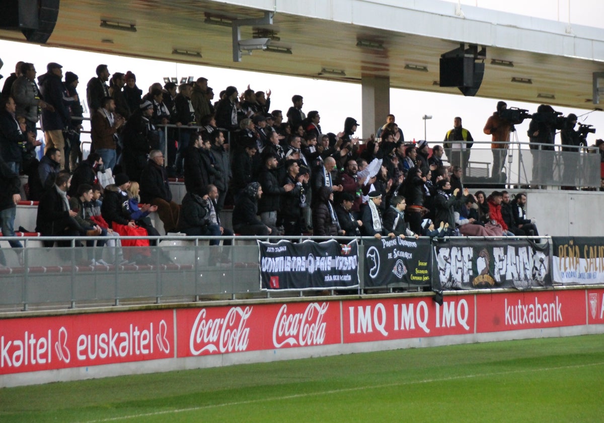 Aficionados de Unionistas en una visita a Lezama.