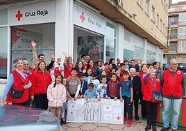 Foto de los participantes en el Día Mundial de la Cruz Roja.