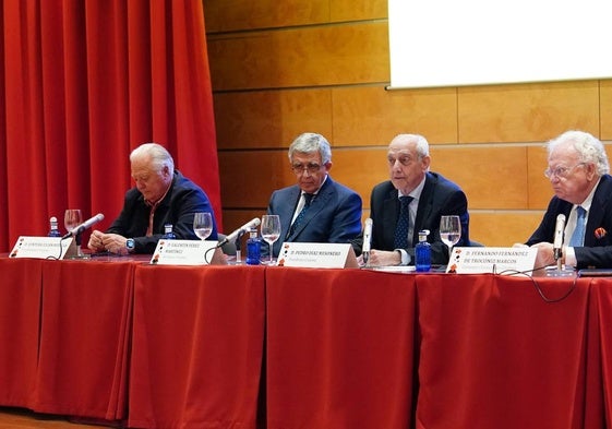 Ventura Julián, Valentín Pérez, Pedro Díaz y Fernando Fernández de Trocóniz, durante la Junta.