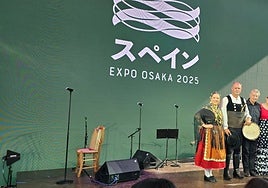 El grupo tras una de sus actuaciones en Osaka.