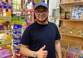 Marvin Peralta, en el quiosco de la calle Acacias.