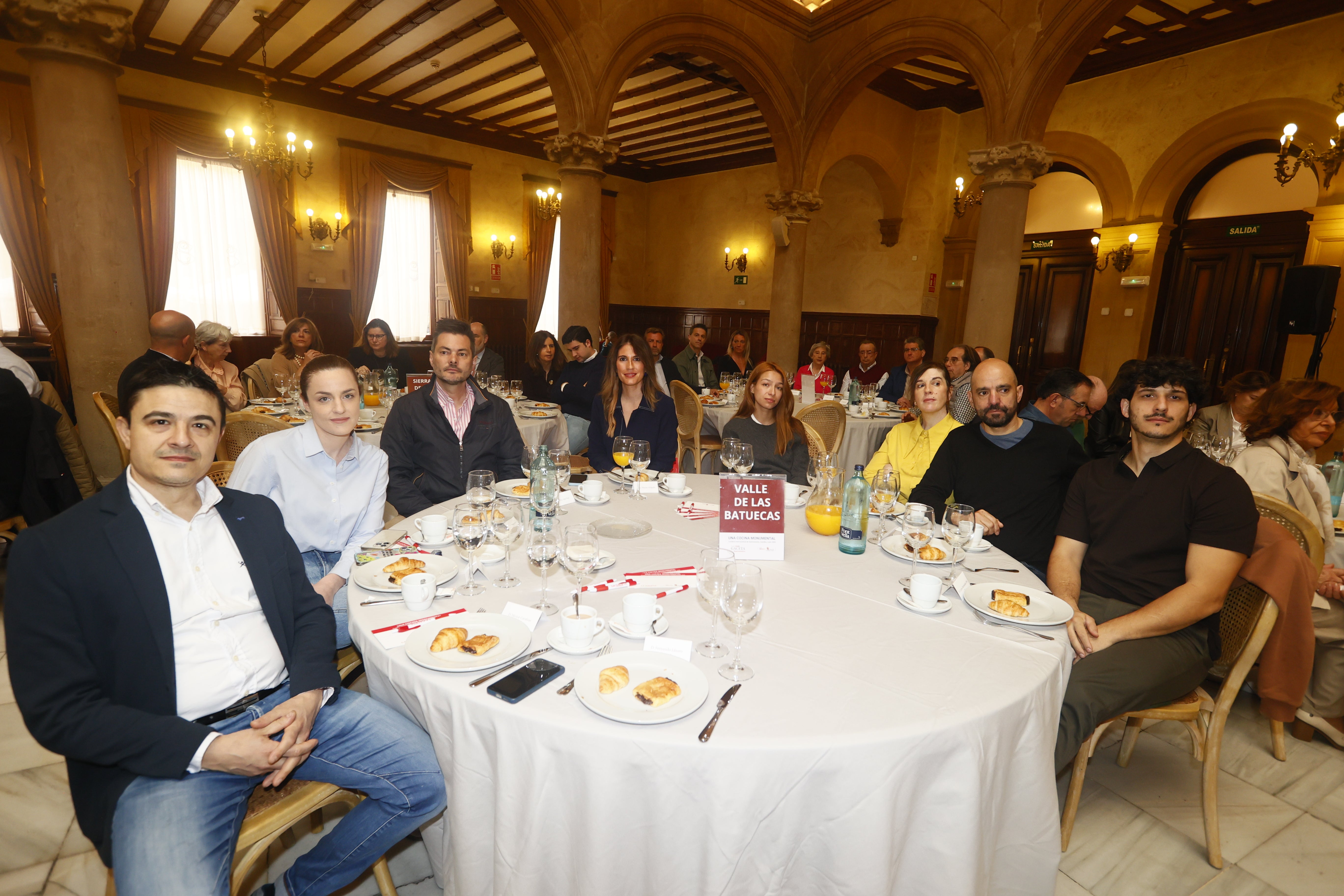 Silverio Vicente Criado (Salamanca Montalvo), Cristina Ruiz Sagarduy (Asociación de Hostelería de Salamanca), Jorge Lozano (Grupo Tapas), Mónica Ponte Taboada (LA GACETA), Narciso Hernández (La Tahona delicatesse), Emilio Checa Domínguez (Cámara de Comercio), Antonio Flórez Pérez (Asociación de Empresarios de Salamanca) y Francisco Carpio Sanchez (Palacio de Montarco).