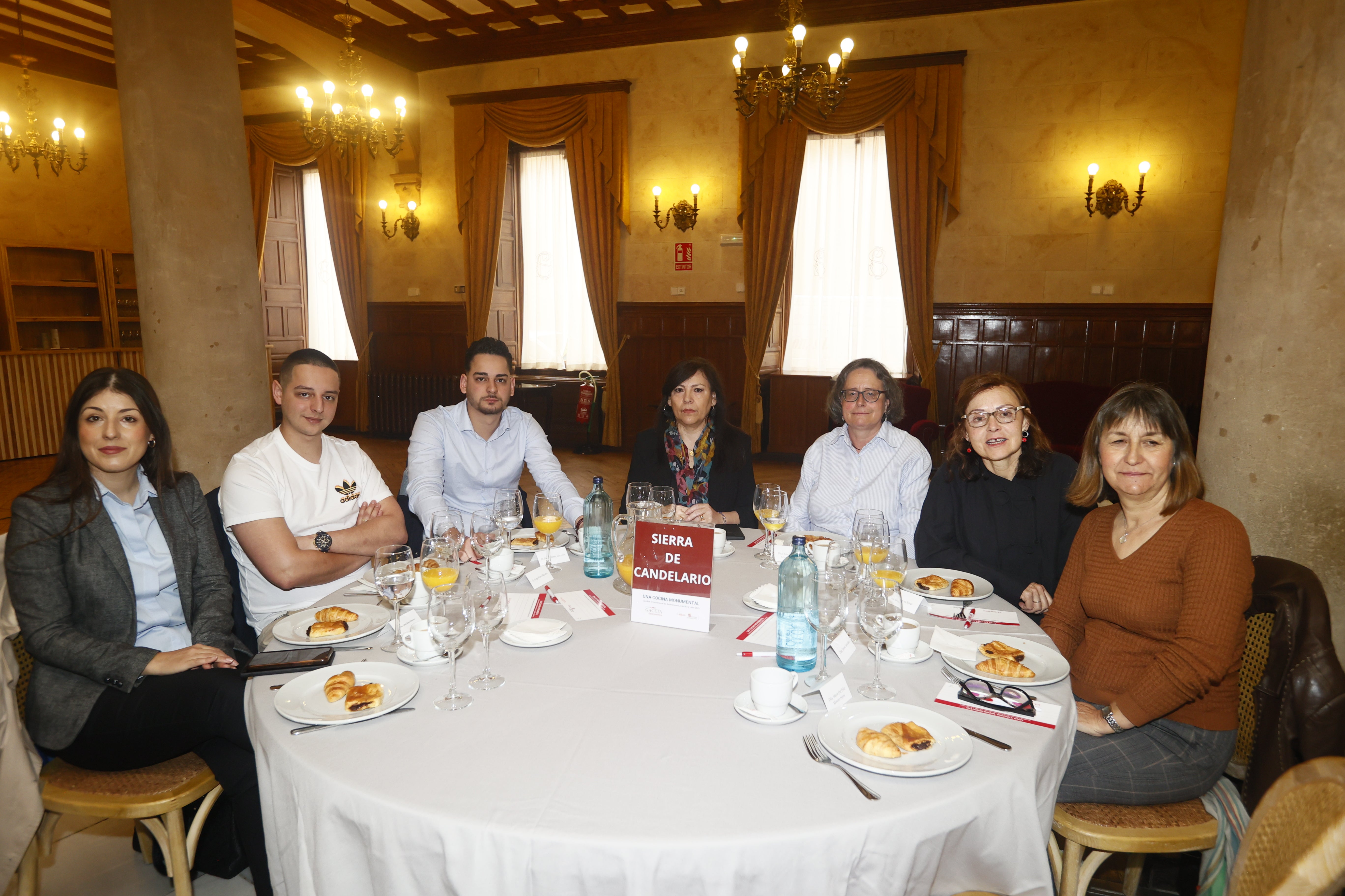 Janete Isabel Monteiro Rodrigues (Asociación Ruta Turística Jamón de Guijuelo), Jorge Pérez Herrero (Restaurante Joaquín), David Pérez Herrero (Restaurante Joaquín), Mar González (LA GACETA), María Joaquina Martín Martín, Teresa Rivas y Teresa González.