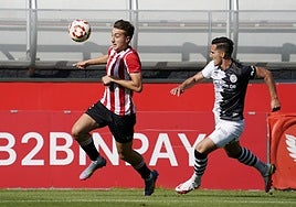 Baz persigue a Johaneko en el choque de este sábado.