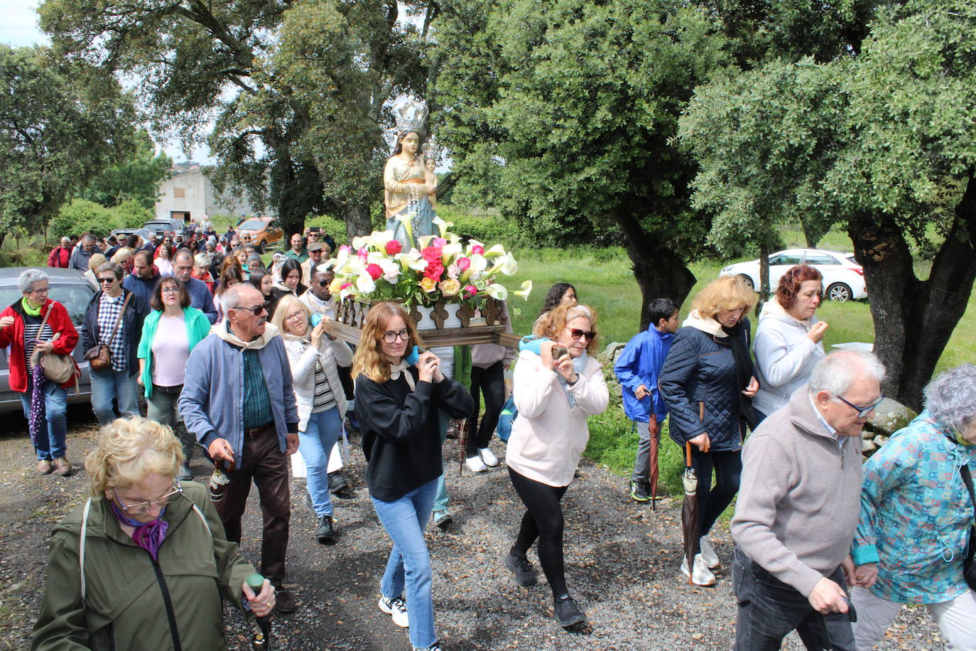 Valdelamatanza y Aldeanueva del Camino se reencuentran en su romería de la Virgen del Rosario