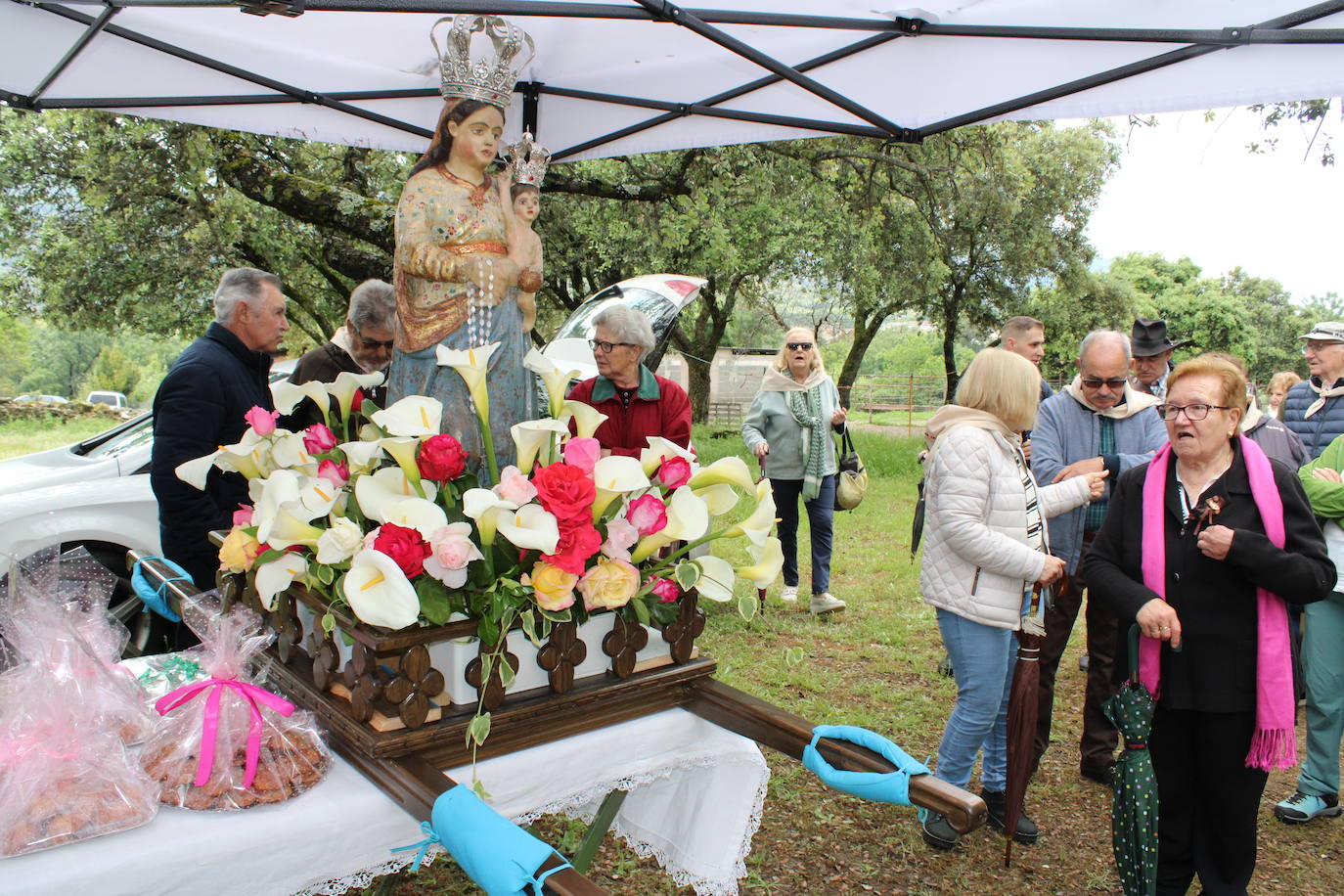 Valdelamatanza y Aldeanueva del Camino se reencuentran en su romería de la Virgen del Rosario