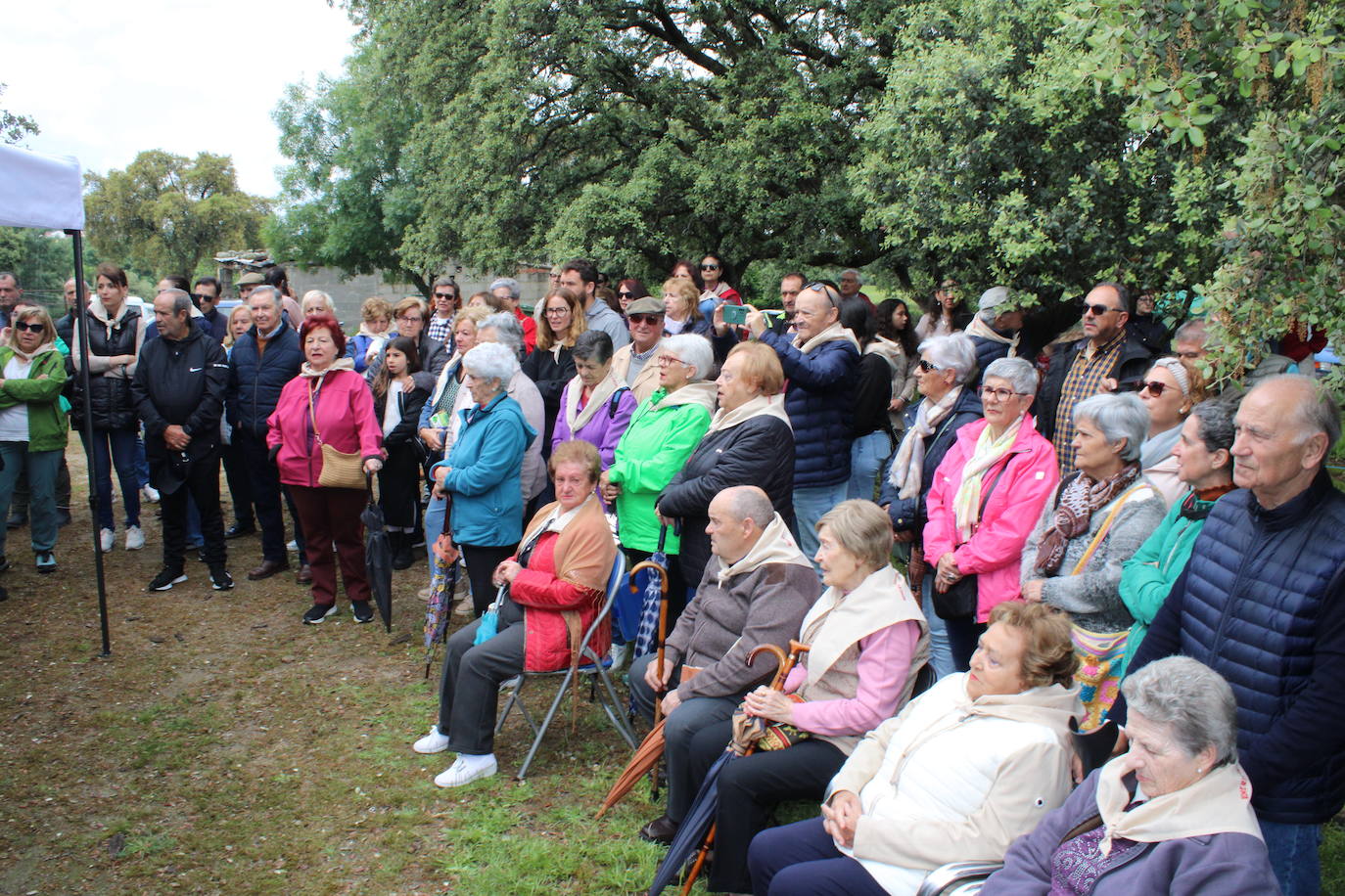 Valdelamatanza y Aldeanueva del Camino se reencuentran en su romería de la Virgen del Rosario