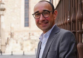 David Serrada, a las puertas de la sede del PSOE salmantino.