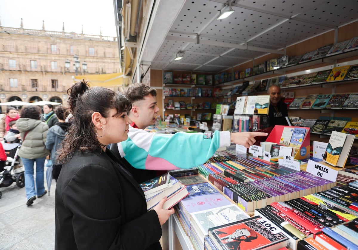 La literatura toma la Plaza Mayor de la mano de la 43 edición de la Feria del libro