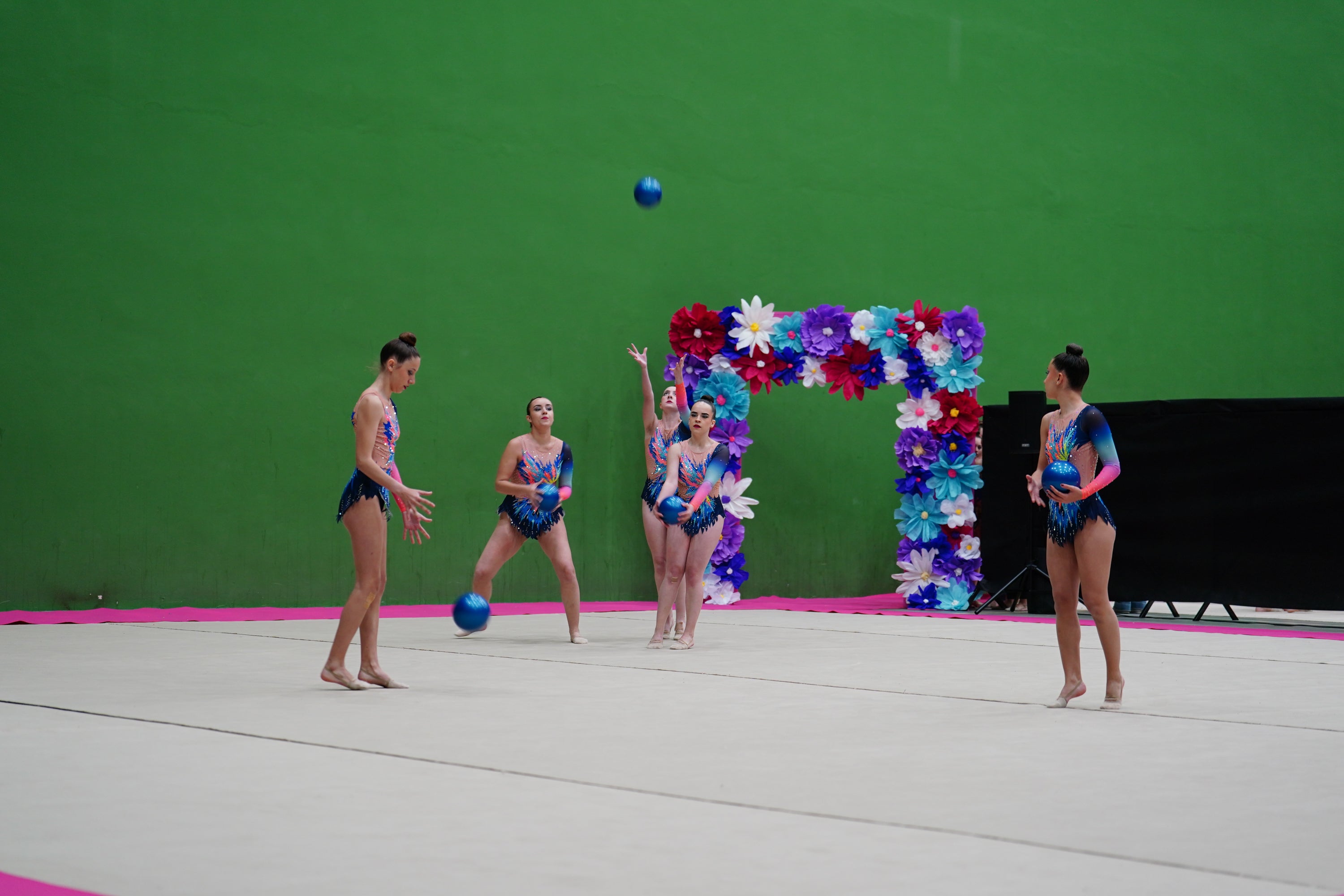 Las goteras marcan el primer día de gimnasia en Salamanca