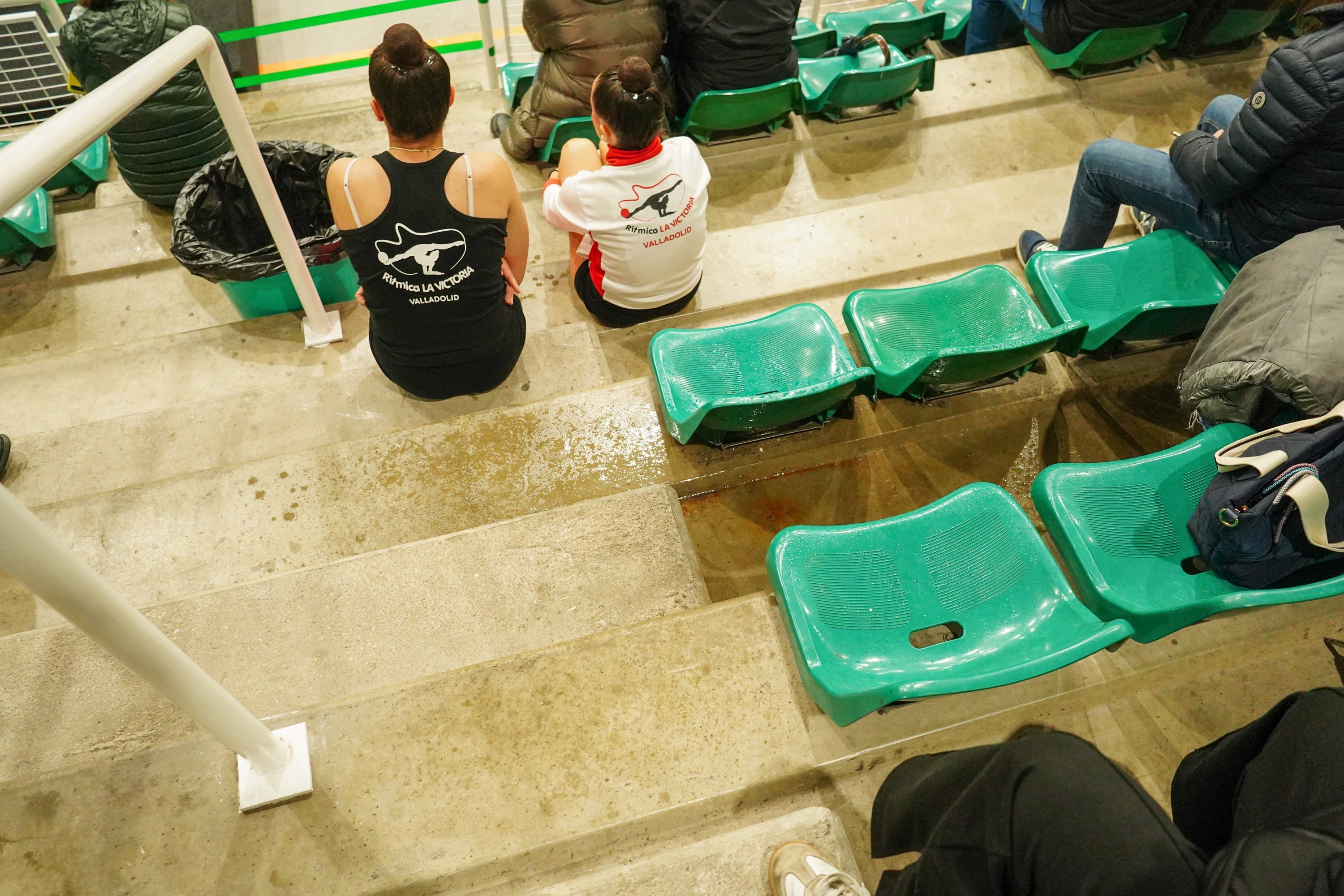 Las goteras marcan el primer día de gimnasia en Salamanca