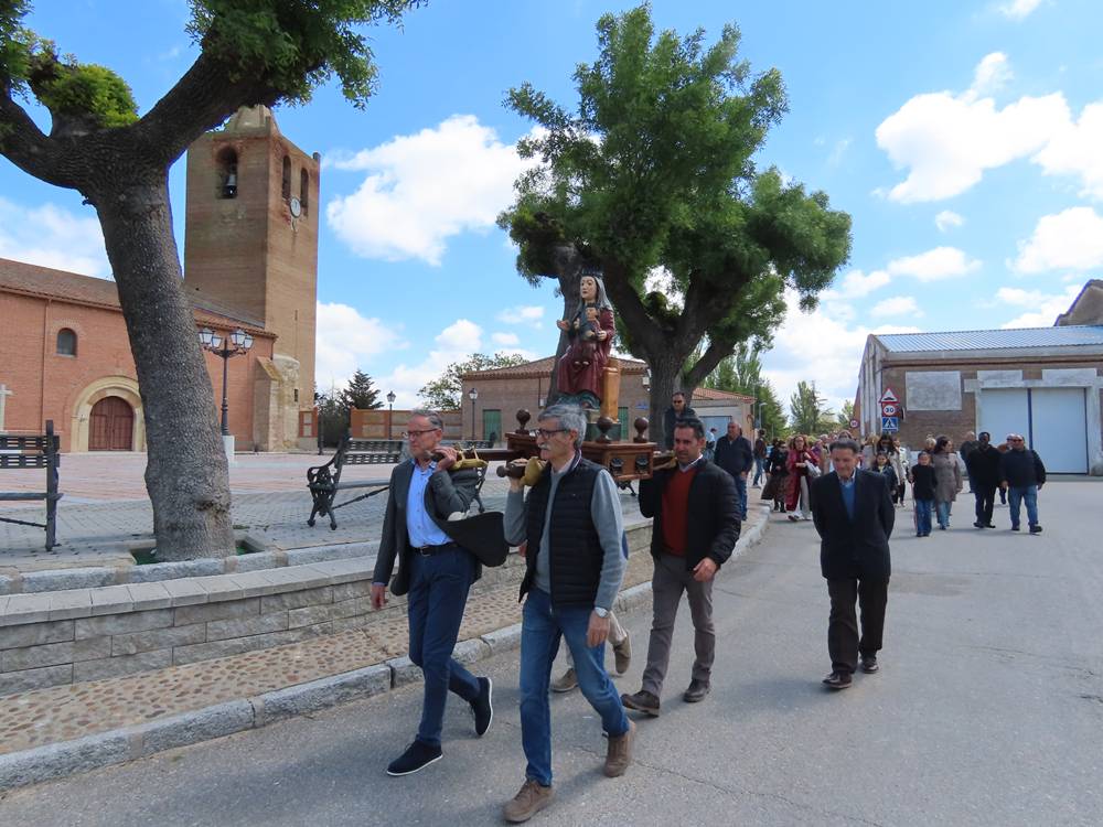 Todos con la Virgen del Hinojal en Paradinas