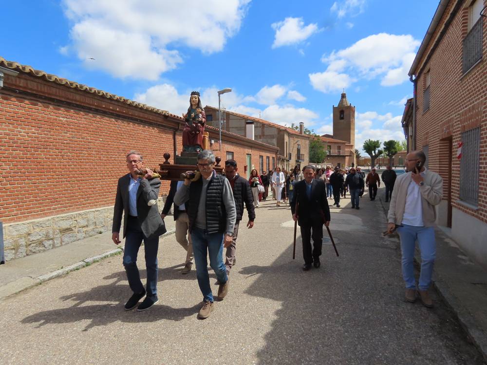 Todos con la Virgen del Hinojal en Paradinas