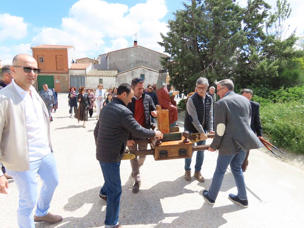 Todos con la Virgen del Hinojal en Paradinas
