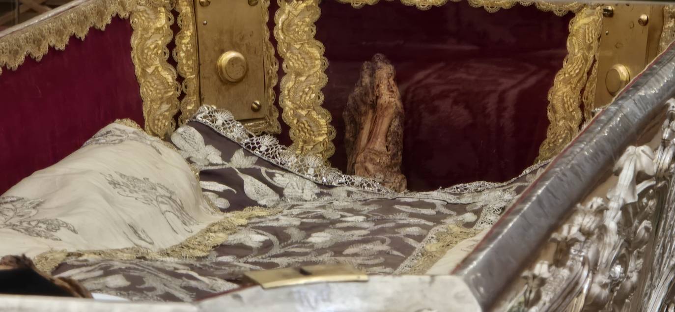Máxima expectación en Alba de Tormes por la histórica veneración pública de Santa Teresa