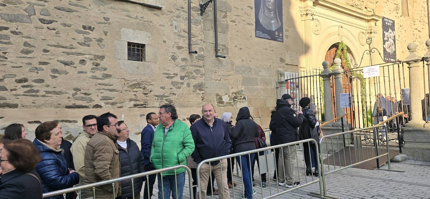 Máxima expectación en Alba de Tormes por la histórica veneración pública de Santa Teresa