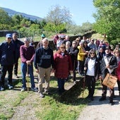 Los caminantes disfrutaron del entorno natural con una caminata por la vía verde