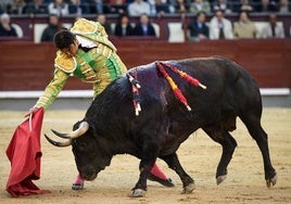 Miguel Ángel Perera con Amargado, el cuarto de Fuente Ymbro.