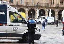 Imagen de archivo de un control policial en las zonas de carga y descarga.