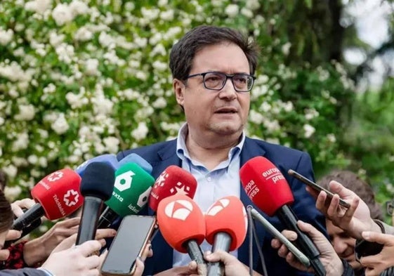 El ministro Óscar López.