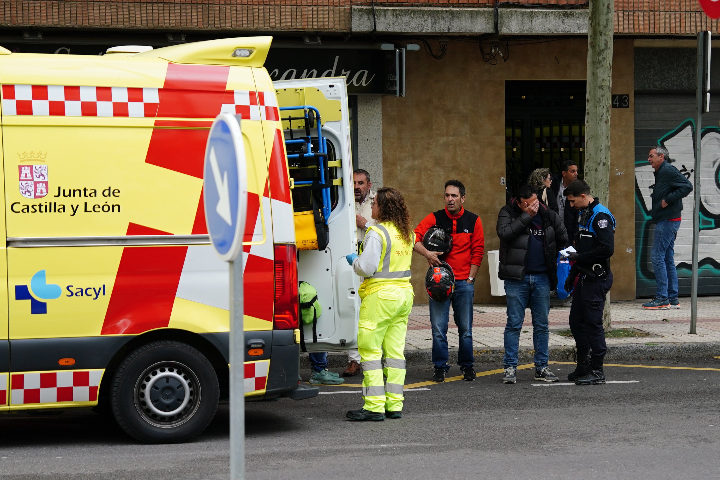 Así ha sido la brutal colisión con dos motoristas heridos en la avenida de Alfonso IX de León