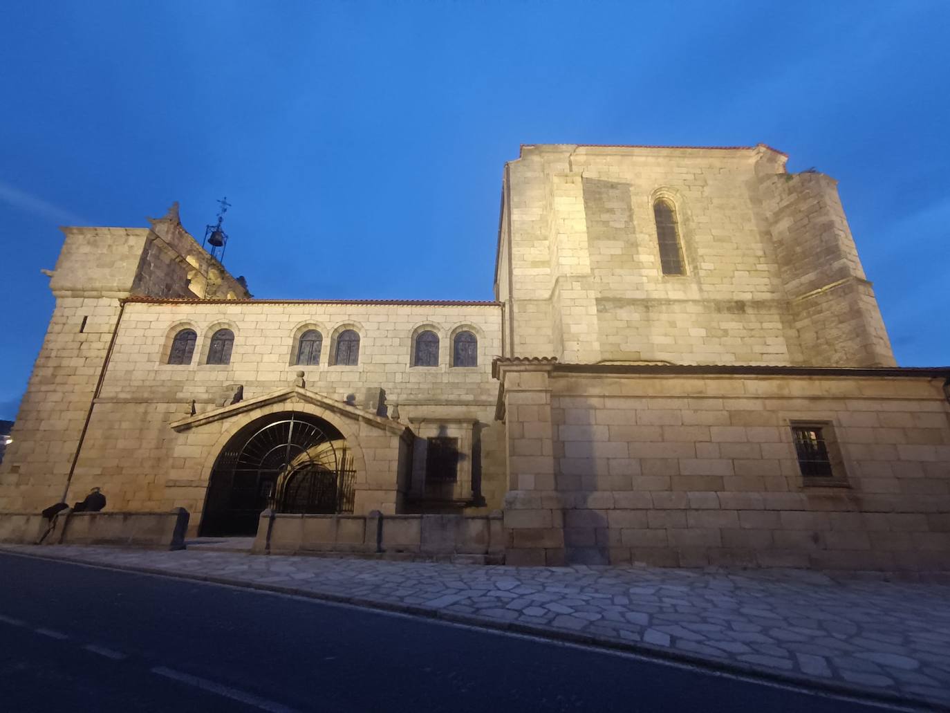 La iglesia de Villavieja estrena su nueva iluminación con la última tecnología de luces LED