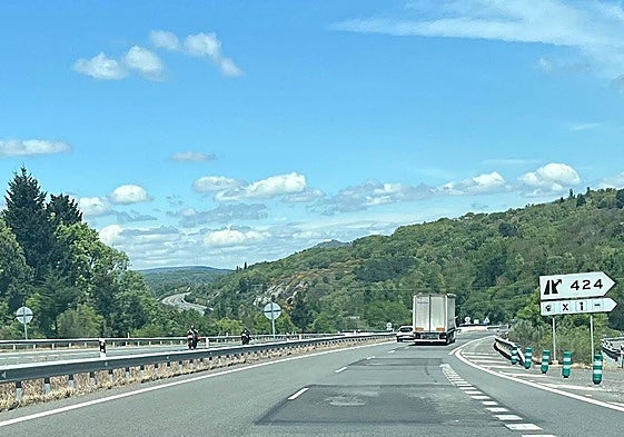 Parches y desconchones en la A-66 a la altura de Puerto de Béjar