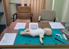 Simulador de un bebé que fue utilizado en el examen práctico.