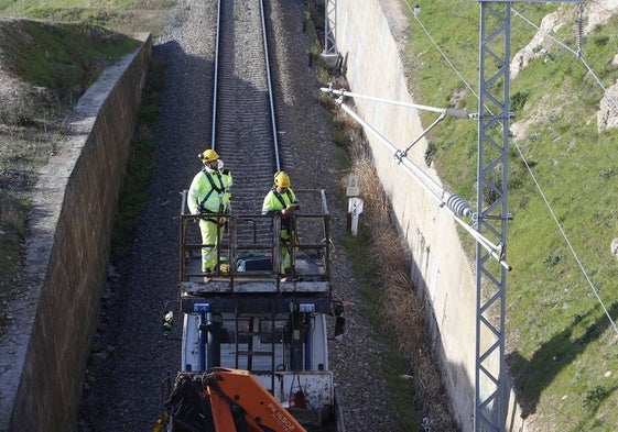 Trabajos en la línea ferroviaria de Salamanca a Fuentes de Oñoro.