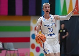 Laura Gil, durante el pasado playoff por la Liga con Avenida.